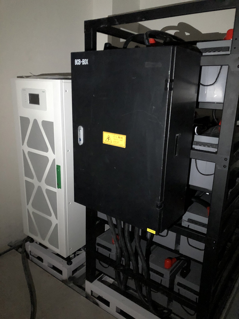 朝陽武漢某大學施耐德UPS120kVA